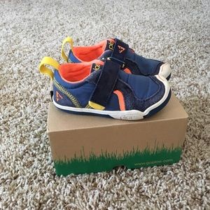 Plae TY navy boy shoes. Size 6, great condition